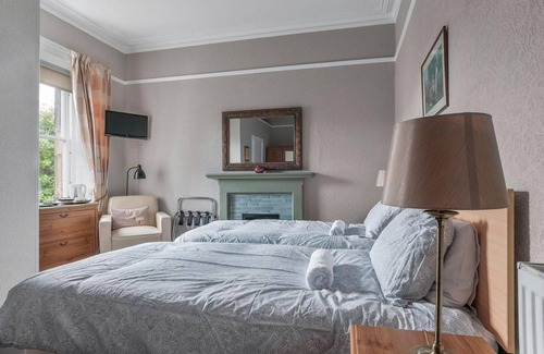 Duddingston House | Comfortable Aynetree Guest House with Breakfast & Kitchen
