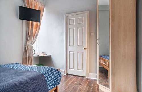 Duddingston House | Comfortable Aynetree Guest House with Breakfast & Kitchen