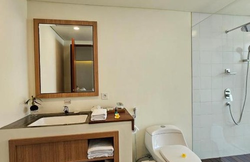 Mataram Hotel | Experience Ayom Suite: 4-Star Stay with Pool & Breakfast
