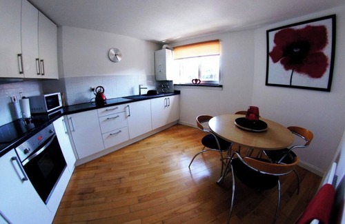 Ayr Apartment | Bright Ayr Holiday Apartment with Oceanfront Views