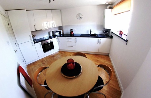 Ayr Apartment | Bright Ayr Holiday Apartment with Oceanfront Views