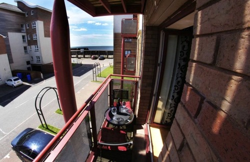 Ayr Apartment | Bright Ayr Holiday Apartment with Oceanfront Views
