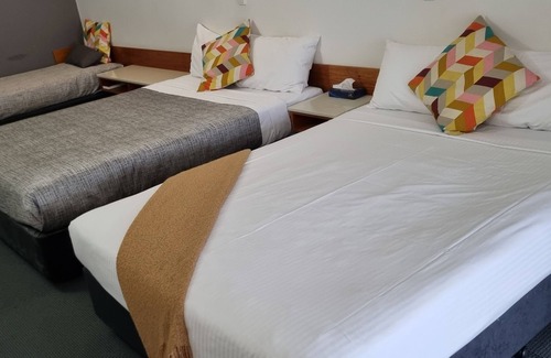 Ayr Hotel | Comfortable Ayr Travellers Motel with Family-Friendly Amenities