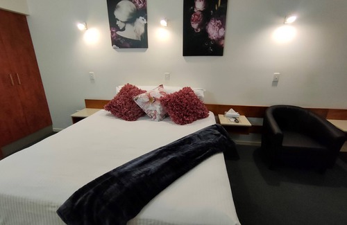 Ayr Hotel | Comfortable Ayr Travellers Motel with Family-Friendly Amenities