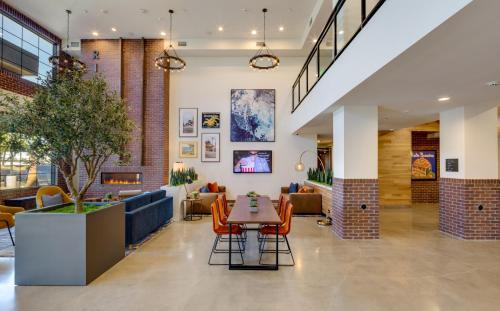 Rialto Hotel | Exceptional Ayres Hotel Rialto Fontana: Pet-Friendly Retreat