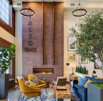 Rialto Hotel | Exceptional Ayres Hotel Rialto Fontana: Pet-Friendly Retreat