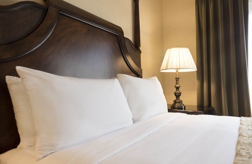 Ontario Hotel | Experience Ayres Suites Ontario: Top-Rated Amenities Await