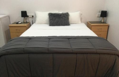 Ayr Hotel | Discover Ayrline Motel: Family-Friendly with Breakfast Included