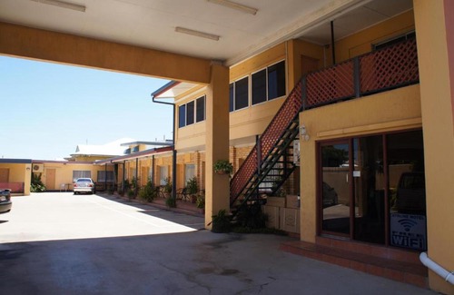 Ayr Hotel | Discover Ayrline Motel: Family-Friendly with Breakfast Included