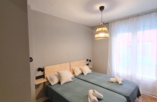 Uribarri Apartment | Convenient Ayuntamiento Hotel with Free Parking & Child-Friendly