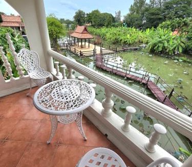 Bang Krasan Hotel | Discover Ayutthaya Garden River Home with Oceanfront Views