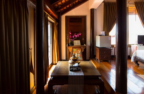 Bang Krasan Hotel | Discover Ayutthaya Garden River Home with Pool & Dining