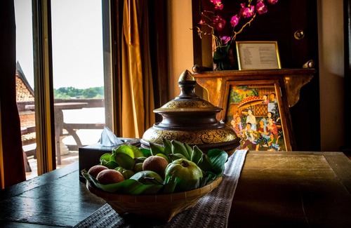 Bang Krasan Hotel | Discover Ayutthaya Garden River Home with Pool & Dining