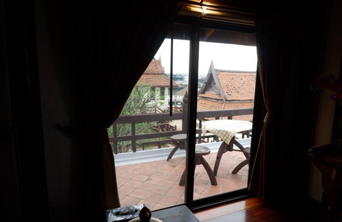 Bang Krasan Hotel | Discover Ayutthaya Garden River Home with Pool & Dining