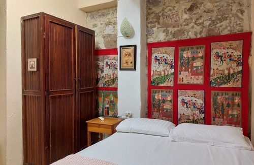 Ayvalik City Center House | Discover Ayvalık Bonjour Pansiyon: Family-Friendly Getaway