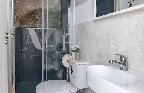 Jeronimos House | Relax at AYZ Juan de Mena - Auto Check-in & Spa Included
