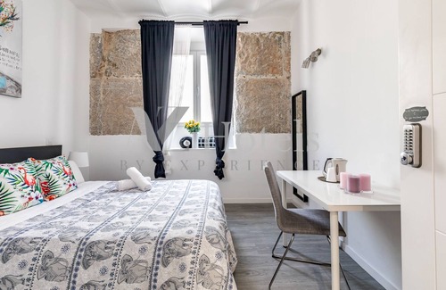 Jeronimos House | Relax at AYZ Juan de Mena - Auto Check-in & Spa Included