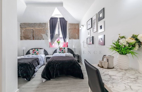 Jeronimos House | Relax at AYZ Juan de Mena - Auto Check-in & Spa Included