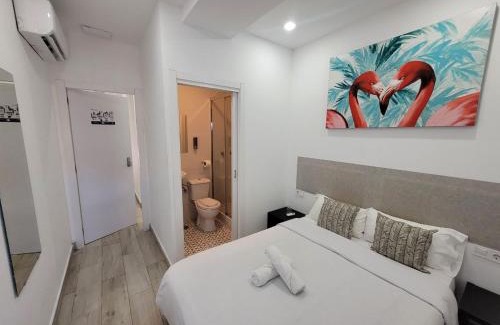 Centro Hotel | Convenient AYZ Silvela - Ideal for Families with Auto Check-in