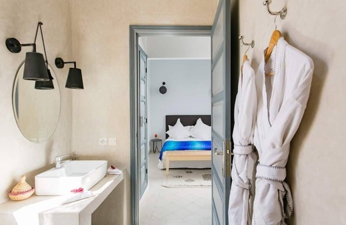Medina House | Relaxing AZ Riad with Rooftop Hot Tub & 10/10 Guest Rating