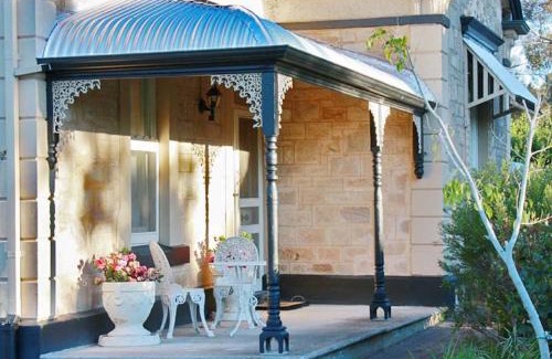Lyndoch House | Discover Azalea Cedar-Rose Villa in Barossa Valley