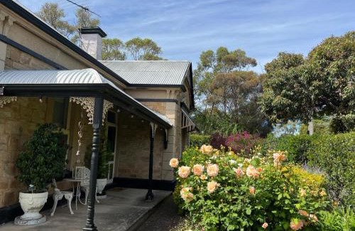 Lyndoch House | Discover Azalea Cedar-Rose Villa in Barossa Valley