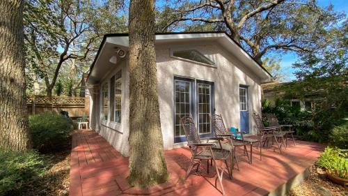 Jekyll Island Apartment | Inviting Azalea Cottage Duplex: Family-Friendly Retreat
