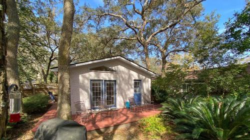 Jekyll Island Apartment | Inviting Azalea Cottage Duplex: Family-Friendly Retreat