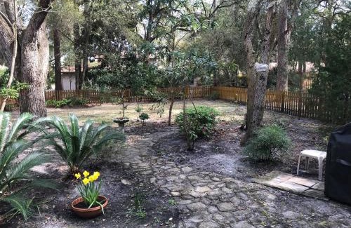 Jekyll Island Apartment | Inviting Azalea Cottage Duplex: Family-Friendly Retreat