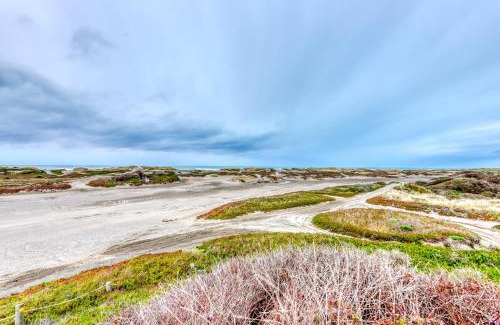 McKinleyville House | Family-Friendly Retreat at Azalea Haven - Rated 9.7/10