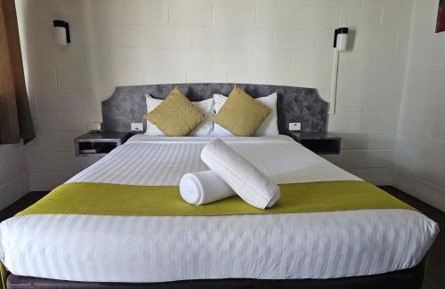 Coonabarabran Hotel | Experience Comfort at Azalea Motel - Family-Friendly Retreat