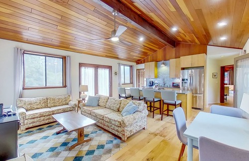 McKinleyville House | Indulge in the Azalea Reserve Upstairs Suite Experience