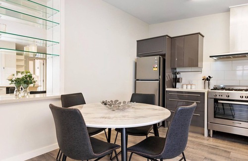 Adelaide Central Business District House | Guest Rated 10/10: Azami Cottage with Breakfast & Kitchen