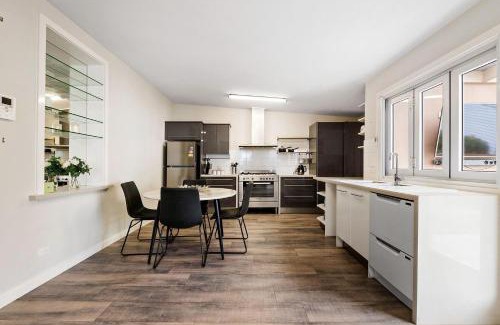 Adelaide Central Business District House | Inviting Azami Cottage: 4-Star Stay in Gilbert