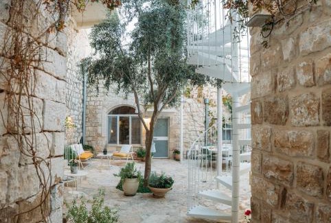 Artists Colony House | Experience Azamra Inn Tzfat: Guest Rated 9.8/10 with Breakfast
