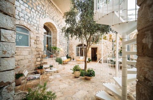 Artists Colony House | Experience Azamra Inn Tzfat: Guest Rated 9.8/10 with Breakfast