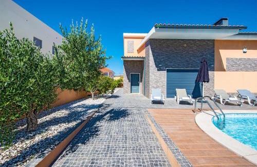 Sao Lourenco Villa | Relaxing AZEITÃO DAMAS VILLA with Pool & Family Friendly