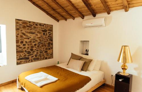 Santa Maria de Marvao House | Relax at Azeite de Marvão with Oceanfront Pool & Dining