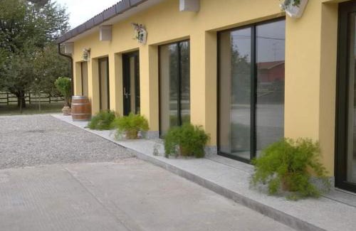 Somma Lombardo House | Top-Rated Azienda Agrituristica Scotti: Pet-Friendly Retreat