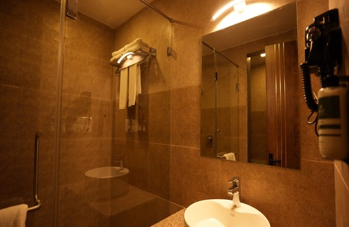 Vidhyadhar Nagar Hotel | Azizaa Resort and Spa: Relaxing Retreat with Unique Amenities