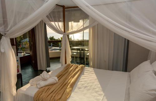Santa Cruz Cabralia House | Spacious Casa Mia: Ideal for Groups with Pool & Pets
