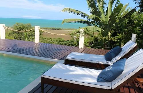 Santa Cruz Cabralia House | Spacious Casa Mia: Ideal for Groups with Pool & Pets