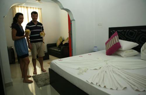 Fulhadhoo House | Oceanfront Azoush Tourist Guesthouse with Pool & Beach Access