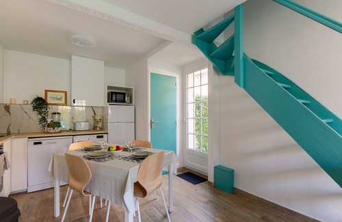 Courseulles-sur-Mer House | Azul - Coastal Garden Retreat Just Steps from the Beach