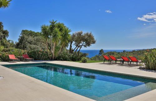 Plage de la Garonnette Villa | Experience AZUR: Breathtaking Sea Views & Heated Pool
