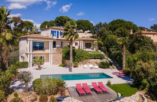 Plage de la Garonnette Villa | Experience AZUR: Breathtaking Sea Views & Heated Pool