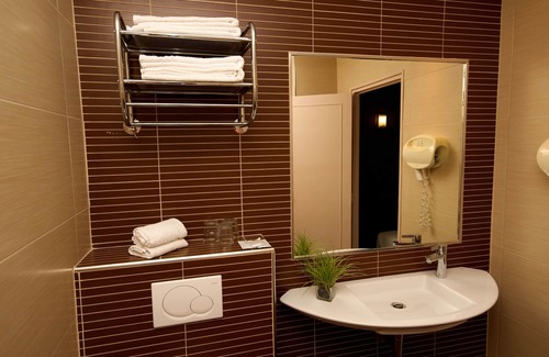 Thiers Hotel | Welcoming Azur: Family-Friendly Stay with Breakfast Included