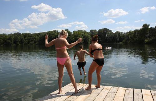 Am Auwaldsee Resort | Family-Friendly AZUR Waldcamping Auwaldsee with High Ratings