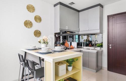 Tangerang Apartment | Discover Azura by Kozystay - Alam Sutera with Pool Access