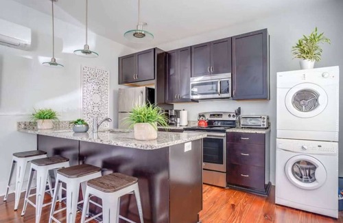 Downtown Charleston House | Unforgettable Stay at Charleston Carriage Home on King Street